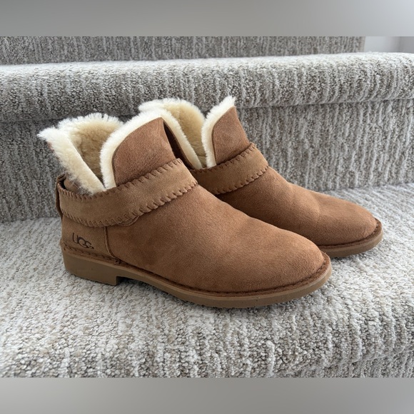 UGG McKay ankle boots in chestnut suede with genuine shearling lining. Sz 8 - Picture 2 of 9
